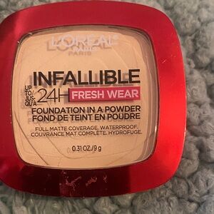 L'Oreal Infallible Fresh Wear Powder - Red and Cream